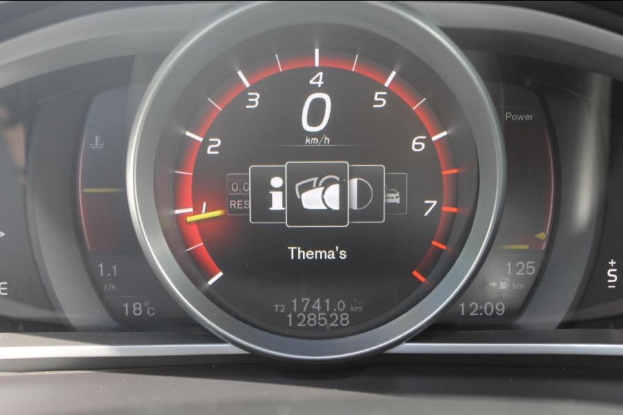 Volvo V40 T3 152PK Automaat Momentum Cruise control / Navigatie / Standkachel / Stoelverwarming / Climate control / Bluetooth telefoonkoppeling / Parkeersensoren voor en achter met parkeercamera achter Volvo V40 T3 152PK Automaat Momentum Cruise control / Navigatie / Standkachel / Stoelverwarming / Climate control / Bluetooth telefoonkoppeling / Parkeersensoren voor en achter met parkeercamera achter