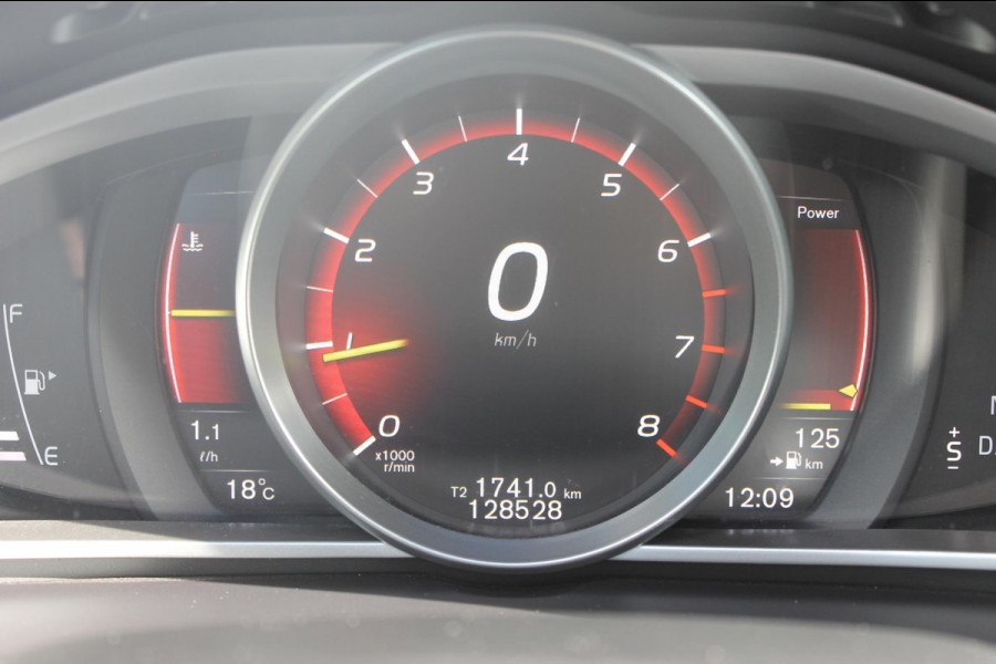 Volvo V40 T3 152PK Automaat Momentum Cruise control / Navigatie / Standkachel / Stoelverwarming / Climate control / Bluetooth telefoonkoppeling / Parkeersensoren voor en achter met parkeercamera achter Volvo V40 T3 152PK Automaat Momentum Cruise control / Navigatie / Standkachel / Stoelverwarming / Climate control / Bluetooth telefoonkoppeling / Parkeersensoren voor en achter met parkeercamera achter