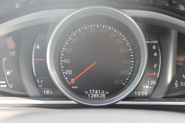 Volvo V40 T3 152PK Automaat Momentum Cruise control / Navigatie / Standkachel / Stoelverwarming / Climate control / Bluetooth telefoonkoppeling / Parkeersensoren voor en achter met parkeercamera achter Volvo V40 T3 152PK Automaat Momentum Cruise control / Navigatie / Standkachel / Stoelverwarming / Climate control / Bluetooth telefoonkoppeling / Parkeersensoren voor en achter met parkeercamera achter