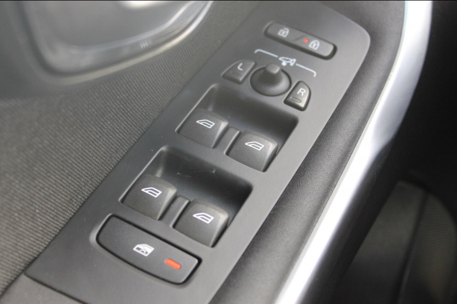 Volvo V40 T3 152PK Automaat Momentum Cruise control / Navigatie / Standkachel / Stoelverwarming / Climate control / Bluetooth telefoonkoppeling / Parkeersensoren voor en achter met parkeercamera achter Volvo V40 T3 152PK Automaat Momentum Cruise control / Navigatie / Standkachel / Stoelverwarming / Climate control / Bluetooth telefoonkoppeling / Parkeersensoren voor en achter met parkeercamera achter