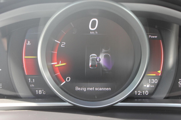 Volvo V40 T3 152PK Automaat Momentum Cruise control / Navigatie / Standkachel / Stoelverwarming / Climate control / Bluetooth telefoonkoppeling / Parkeersensoren voor en achter met parkeercamera achter Volvo V40 T3 152PK Automaat Momentum Cruise control / Navigatie / Standkachel / Stoelverwarming / Climate control / Bluetooth telefoonkoppeling / Parkeersensoren voor en achter met parkeercamera achter