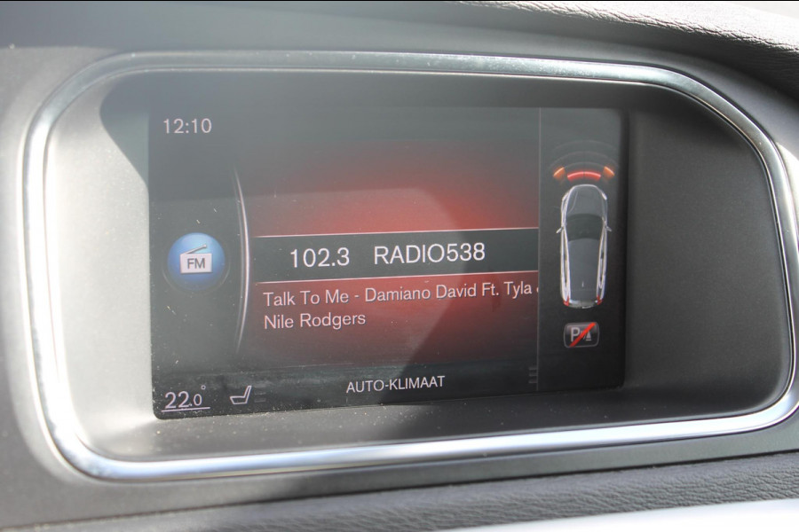 Volvo V40 T3 152PK Automaat Momentum Cruise control / Navigatie / Standkachel / Stoelverwarming / Climate control / Bluetooth telefoonkoppeling / Parkeersensoren voor en achter met parkeercamera achter Volvo V40 T3 152PK Automaat Momentum Cruise control / Navigatie / Standkachel / Stoelverwarming / Climate control / Bluetooth telefoonkoppeling / Parkeersensoren voor en achter met parkeercamera achter