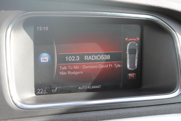 Volvo V40 T3 152PK Automaat Momentum Cruise control / Navigatie / Standkachel / Stoelverwarming / Climate control / Bluetooth telefoonkoppeling / Parkeersensoren voor en achter met parkeercamera achter Volvo V40 T3 152PK Automaat Momentum Cruise control / Navigatie / Standkachel / Stoelverwarming / Climate control / Bluetooth telefoonkoppeling / Parkeersensoren voor en achter met parkeercamera achter