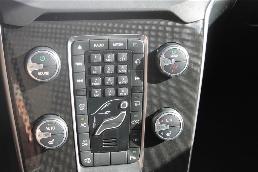 Volvo V40 T3 152PK Automaat Momentum Cruise control / Navigatie / Standkachel / Stoelverwarming / Climate control / Bluetooth telefoonkoppeling / Parkeersensoren voor en achter met parkeercamera achter Volvo V40 T3 152PK Automaat Momentum Cruise control / Navigatie / Standkachel / Stoelverwarming / Climate control / Bluetooth telefoonkoppeling / Parkeersensoren voor en achter met parkeercamera achter