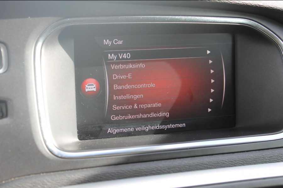 Volvo V40 T3 152PK Automaat Momentum Cruise control / Navigatie / Standkachel / Stoelverwarming / Climate control / Bluetooth telefoonkoppeling / Parkeersensoren voor en achter met parkeercamera achter Volvo V40 T3 152PK Automaat Momentum Cruise control / Navigatie / Standkachel / Stoelverwarming / Climate control / Bluetooth telefoonkoppeling / Parkeersensoren voor en achter met parkeercamera achter