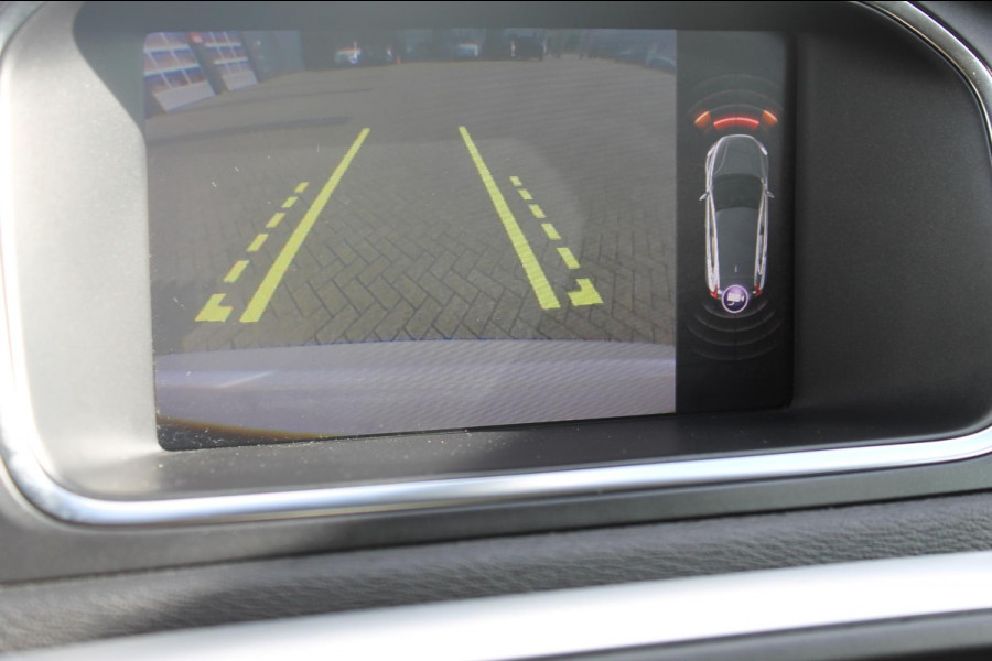 Volvo V40 T3 152PK Automaat Momentum Cruise control / Navigatie / Standkachel / Stoelverwarming / Climate control / Bluetooth telefoonkoppeling / Parkeersensoren voor en achter met parkeercamera achter Volvo V40 T3 152PK Automaat Momentum Cruise control / Navigatie / Standkachel / Stoelverwarming / Climate control / Bluetooth telefoonkoppeling / Parkeersensoren voor en achter met parkeercamera achter