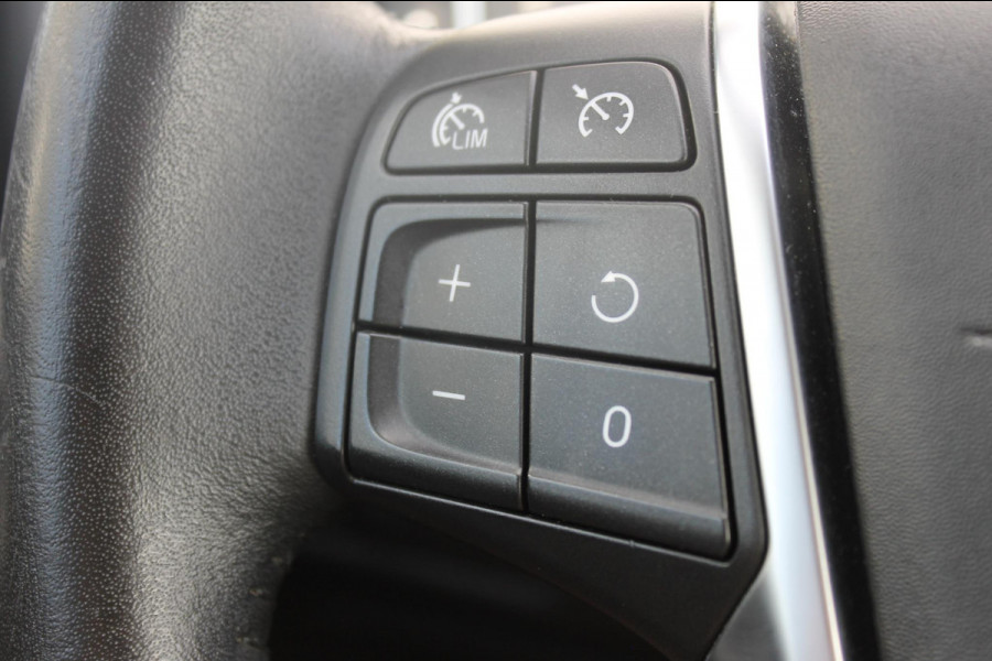 Volvo V40 T3 152PK Automaat Momentum Cruise control / Navigatie / Standkachel / Stoelverwarming / Climate control / Bluetooth telefoonkoppeling / Parkeersensoren voor en achter met parkeercamera achter Volvo V40 T3 152PK Automaat Momentum Cruise control / Navigatie / Standkachel / Stoelverwarming / Climate control / Bluetooth telefoonkoppeling / Parkeersensoren voor en achter met parkeercamera achter