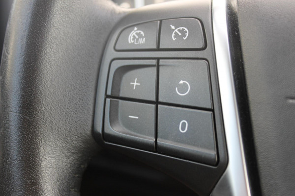 Volvo V40 T3 152PK Automaat Momentum Cruise control / Navigatie / Standkachel / Stoelverwarming / Climate control / Bluetooth telefoonkoppeling / Parkeersensoren voor en achter met parkeercamera achter Volvo V40 T3 152PK Automaat Momentum Cruise control / Navigatie / Standkachel / Stoelverwarming / Climate control / Bluetooth telefoonkoppeling / Parkeersensoren voor en achter met parkeercamera achter