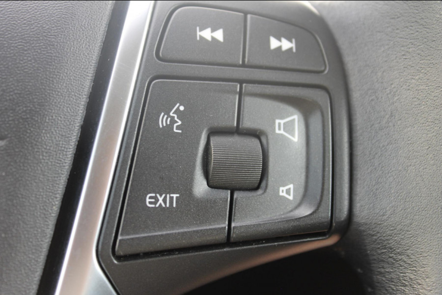 Volvo V40 T3 152PK Automaat Momentum Cruise control / Navigatie / Standkachel / Stoelverwarming / Climate control / Bluetooth telefoonkoppeling / Parkeersensoren voor en achter met parkeercamera achter Volvo V40 T3 152PK Automaat Momentum Cruise control / Navigatie / Standkachel / Stoelverwarming / Climate control / Bluetooth telefoonkoppeling / Parkeersensoren voor en achter met parkeercamera achter