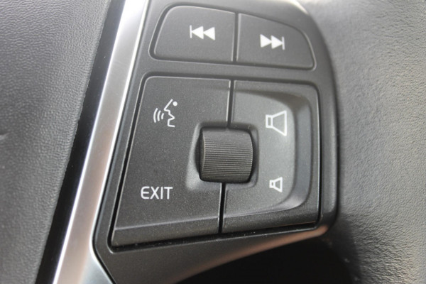 Volvo V40 T3 152PK Automaat Momentum Cruise control / Navigatie / Standkachel / Stoelverwarming / Climate control / Bluetooth telefoonkoppeling / Parkeersensoren voor en achter met parkeercamera achter Volvo V40 T3 152PK Automaat Momentum Cruise control / Navigatie / Standkachel / Stoelverwarming / Climate control / Bluetooth telefoonkoppeling / Parkeersensoren voor en achter met parkeercamera achter