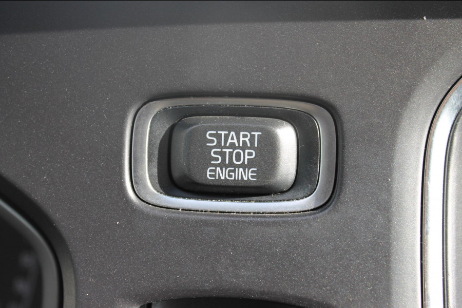 Volvo V40 T3 152PK Automaat Momentum Cruise control / Navigatie / Standkachel / Stoelverwarming / Climate control / Bluetooth telefoonkoppeling / Parkeersensoren voor en achter met parkeercamera achter Volvo V40 T3 152PK Automaat Momentum Cruise control / Navigatie / Standkachel / Stoelverwarming / Climate control / Bluetooth telefoonkoppeling / Parkeersensoren voor en achter met parkeercamera achter