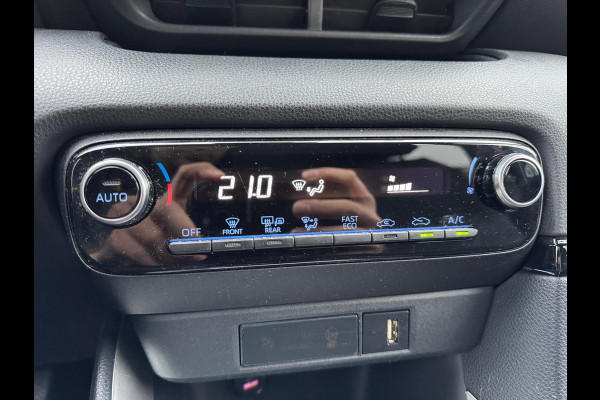 Toyota Yaris 1.5 Hybrid Dynamic | 16 inch, LED, Apple CarPlay/Android Auto, parkeercamera, Climate control, Adaptive cruise control Toyota Yaris 1.5 Hybrid Dynamic | 16 inch, LED, Apple CarPlay/Android Auto, parkeercamera, Climate control, Adaptive cruise control