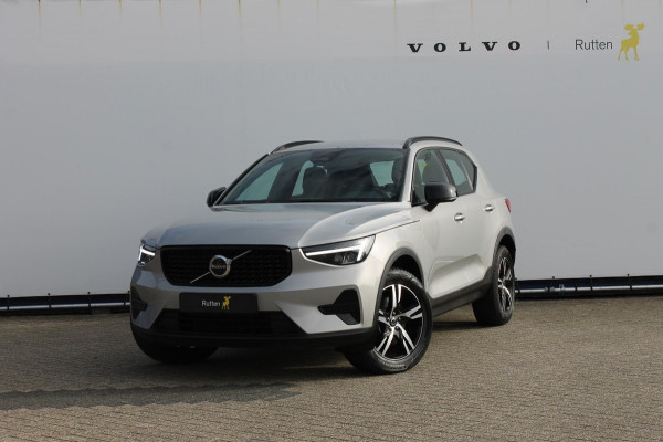 Volvo XC40 2.0 B4 Plus Dark Google Infotainment / Semi elektrisch wegklapbare trekhaak / Verwarmbare voorruit / Harman Kardon Audio installatie / Elektrisch bedienbare voorstoelen