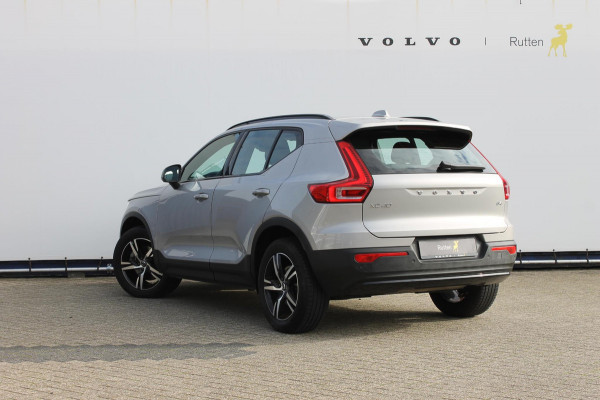Volvo XC40 2.0 B4 Plus Dark Google Infotainment / Semi elektrisch wegklapbare trekhaak / Verwarmbare voorruit / Harman Kardon Audio installatie / Elektrisch bedienbare voorstoelen