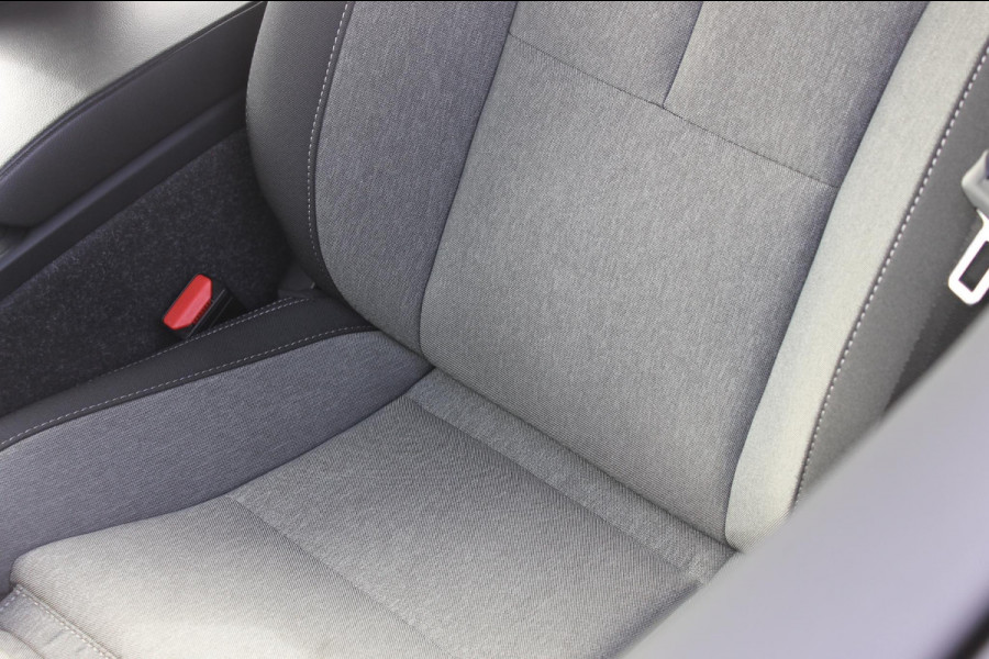 Volvo XC40 2.0 B4 Plus Dark Google Infotainment / Semi elektrisch wegklapbare trekhaak / Verwarmbare voorruit / Harman Kardon Audio installatie / Elektrisch bedienbare voorstoelen