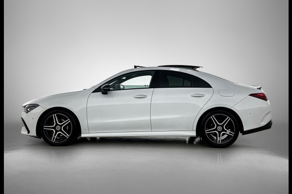 Mercedes-Benz CLA-Klasse 180 AMG Line Panoramadak | 5 spaaks lichtmetalen velgen MBUX wide screen | Navigatie | Parking support met camera achter | Inclusief 24 maanden Mercedes-Benz Certified garantie voor Europa. Mercedes-Benz CLA-Klasse 180 AMG Line Panoramadak | 5 spaaks lichtmetalen velgen MBUX wide screen | Navigatie | Parking support met camera achter | Inclusief 24 maanden Mercedes-Benz Certified garantie voor Europa.