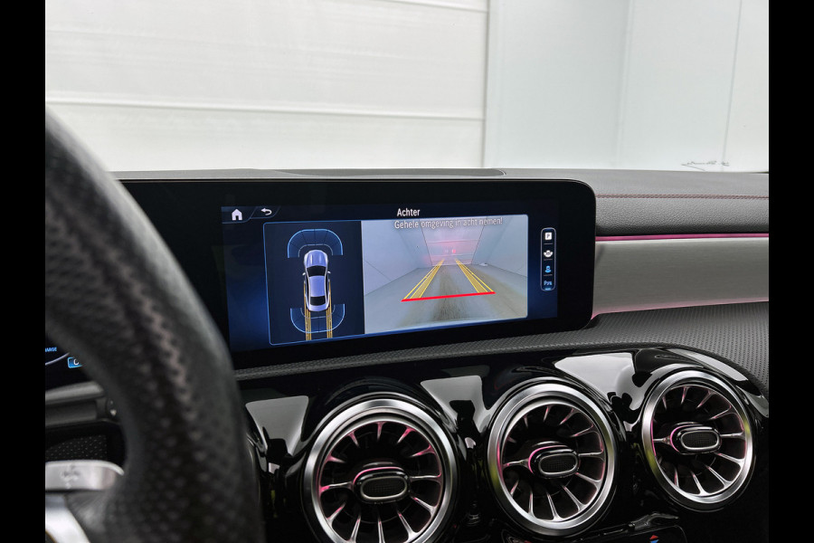Mercedes-Benz CLA-Klasse 180 AMG Line Panoramadak | 5 spaaks lichtmetalen velgen MBUX wide screen | Navigatie | Parking support met camera achter | Inclusief 24 maanden Mercedes-Benz Certified garantie voor Europa. Mercedes-Benz CLA-Klasse 180 AMG Line Panoramadak | 5 spaaks lichtmetalen velgen MBUX wide screen | Navigatie | Parking support met camera achter | Inclusief 24 maanden Mercedes-Benz Certified garantie voor Europa.