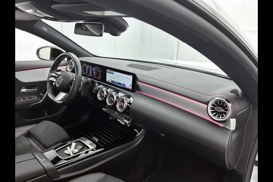 Mercedes-Benz CLA-Klasse 180 AMG Line Panoramadak | 5 spaaks lichtmetalen velgen MBUX wide screen | Navigatie | Parking support met camera achter | Inclusief 24 maanden Mercedes-Benz Certified garantie voor Europa. Mercedes-Benz CLA-Klasse 180 AMG Line Panoramadak | 5 spaaks lichtmetalen velgen MBUX wide screen | Navigatie | Parking support met camera achter | Inclusief 24 maanden Mercedes-Benz Certified garantie voor Europa.