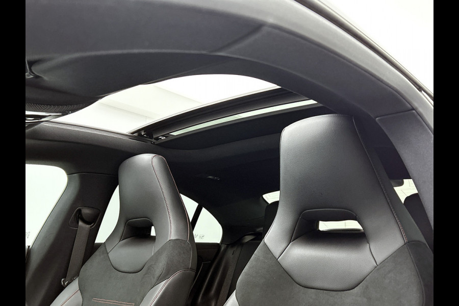 Mercedes-Benz CLA-Klasse 180 AMG Line Panoramadak | 5 spaaks lichtmetalen velgen MBUX wide screen | Navigatie | Parking support met camera achter | Inclusief 24 maanden Mercedes-Benz Certified garantie voor Europa. Mercedes-Benz CLA-Klasse 180 AMG Line Panoramadak | 5 spaaks lichtmetalen velgen MBUX wide screen | Navigatie | Parking support met camera achter | Inclusief 24 maanden Mercedes-Benz Certified garantie voor Europa.
