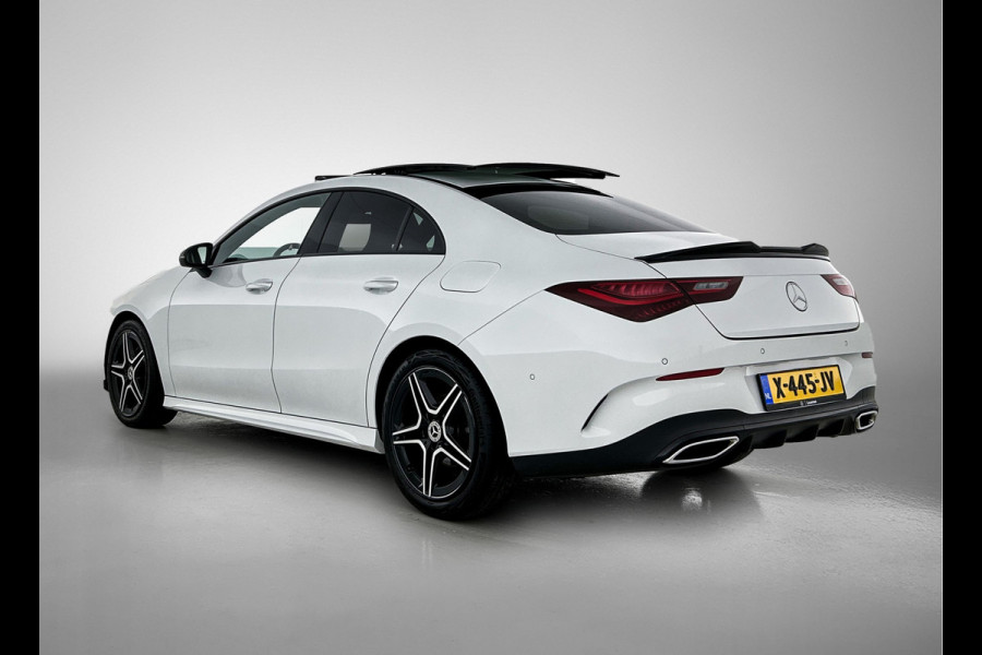 Mercedes-Benz CLA-Klasse 180 AMG Line Panoramadak | 5 spaaks lichtmetalen velgen MBUX wide screen | Navigatie | Parking support met camera achter | Inclusief 24 maanden Mercedes-Benz Certified garantie voor Europa. Mercedes-Benz CLA-Klasse 180 AMG Line Panoramadak | 5 spaaks lichtmetalen velgen MBUX wide screen | Navigatie | Parking support met camera achter | Inclusief 24 maanden Mercedes-Benz Certified garantie voor Europa.