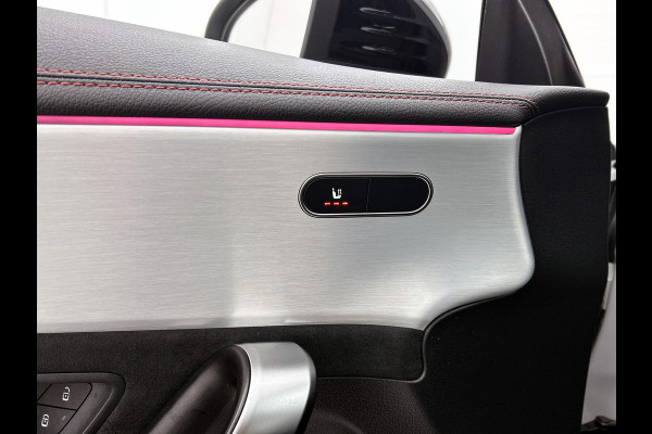 Mercedes-Benz CLA-Klasse 180 AMG Line Panoramadak | 5 spaaks lichtmetalen velgen MBUX wide screen | Navigatie | Parking support met camera achter | Inclusief 24 maanden Mercedes-Benz Certified garantie voor Europa. Mercedes-Benz CLA-Klasse 180 AMG Line Panoramadak | 5 spaaks lichtmetalen velgen MBUX wide screen | Navigatie | Parking support met camera achter | Inclusief 24 maanden Mercedes-Benz Certified garantie voor Europa.