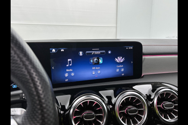 Mercedes-Benz CLA-Klasse 180 AMG Line Panoramadak | 5 spaaks lichtmetalen velgen MBUX wide screen | Navigatie | Parking support met camera achter | Inclusief 24 maanden Mercedes-Benz Certified garantie voor Europa. Mercedes-Benz CLA-Klasse 180 AMG Line Panoramadak | 5 spaaks lichtmetalen velgen MBUX wide screen | Navigatie | Parking support met camera achter | Inclusief 24 maanden Mercedes-Benz Certified garantie voor Europa.