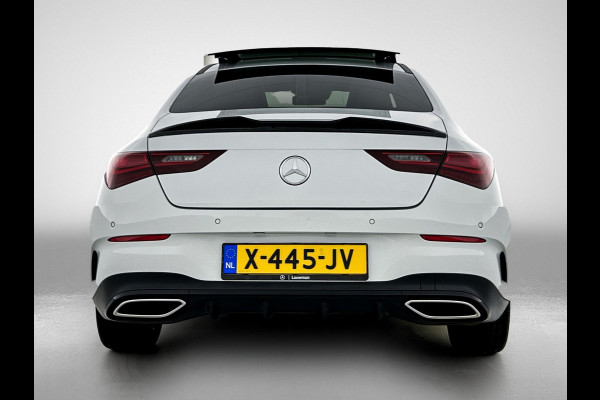 Mercedes-Benz CLA-Klasse 180 AMG Line Panoramadak | 5 spaaks lichtmetalen velgen MBUX wide screen | Navigatie | Parking support met camera achter | Inclusief 24 maanden Mercedes-Benz Certified garantie voor Europa. Mercedes-Benz CLA-Klasse 180 AMG Line Panoramadak | 5 spaaks lichtmetalen velgen MBUX wide screen | Navigatie | Parking support met camera achter | Inclusief 24 maanden Mercedes-Benz Certified garantie voor Europa.