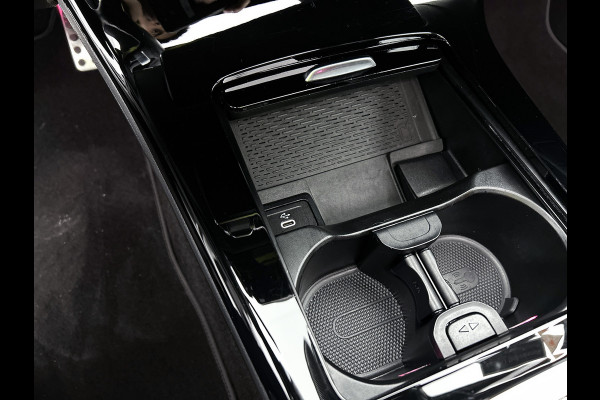 Mercedes-Benz CLA-Klasse 180 AMG Line Panoramadak | 5 spaaks lichtmetalen velgen MBUX wide screen | Navigatie | Parking support met camera achter | Inclusief 24 maanden Mercedes-Benz Certified garantie voor Europa. Mercedes-Benz CLA-Klasse 180 AMG Line Panoramadak | 5 spaaks lichtmetalen velgen MBUX wide screen | Navigatie | Parking support met camera achter | Inclusief 24 maanden Mercedes-Benz Certified garantie voor Europa.