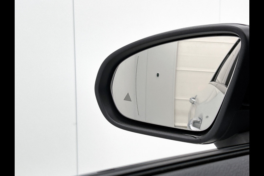 Mercedes-Benz CLA-Klasse 180 AMG Line Panoramadak | 5 spaaks lichtmetalen velgen MBUX wide screen | Navigatie | Parking support met camera achter | Inclusief 24 maanden Mercedes-Benz Certified garantie voor Europa. Mercedes-Benz CLA-Klasse 180 AMG Line Panoramadak | 5 spaaks lichtmetalen velgen MBUX wide screen | Navigatie | Parking support met camera achter | Inclusief 24 maanden Mercedes-Benz Certified garantie voor Europa.