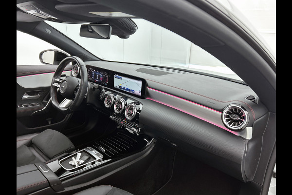 Mercedes-Benz CLA-Klasse 180 AMG Line Panoramadak | 5 spaaks lichtmetalen velgen MBUX wide screen | Navigatie | Parking support met camera achter | Inclusief 24 maanden Mercedes-Benz Certified garantie voor Europa. Mercedes-Benz CLA-Klasse 180 AMG Line Panoramadak | 5 spaaks lichtmetalen velgen MBUX wide screen | Navigatie | Parking support met camera achter | Inclusief 24 maanden Mercedes-Benz Certified garantie voor Europa.