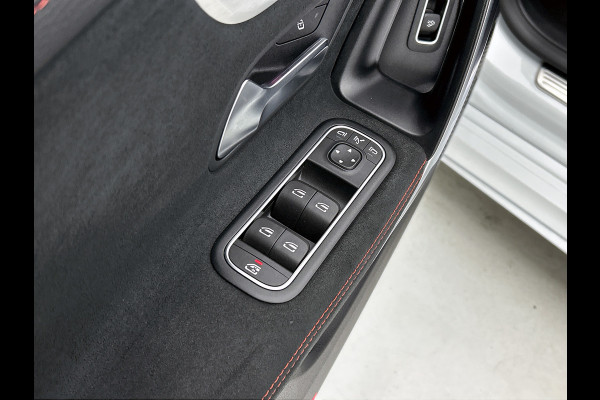 Mercedes-Benz CLA-Klasse 180 AMG Line Panoramadak | 5 spaaks lichtmetalen velgen MBUX wide screen | Navigatie | Parking support met camera achter | Inclusief 24 maanden Mercedes-Benz Certified garantie voor Europa. Mercedes-Benz CLA-Klasse 180 AMG Line Panoramadak | 5 spaaks lichtmetalen velgen MBUX wide screen | Navigatie | Parking support met camera achter | Inclusief 24 maanden Mercedes-Benz Certified garantie voor Europa.