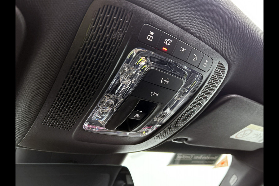 Mercedes-Benz CLA-Klasse 180 AMG Line Panoramadak | 5 spaaks lichtmetalen velgen MBUX wide screen | Navigatie | Parking support met camera achter | Inclusief 24 maanden Mercedes-Benz Certified garantie voor Europa. Mercedes-Benz CLA-Klasse 180 AMG Line Panoramadak | 5 spaaks lichtmetalen velgen MBUX wide screen | Navigatie | Parking support met camera achter | Inclusief 24 maanden Mercedes-Benz Certified garantie voor Europa.