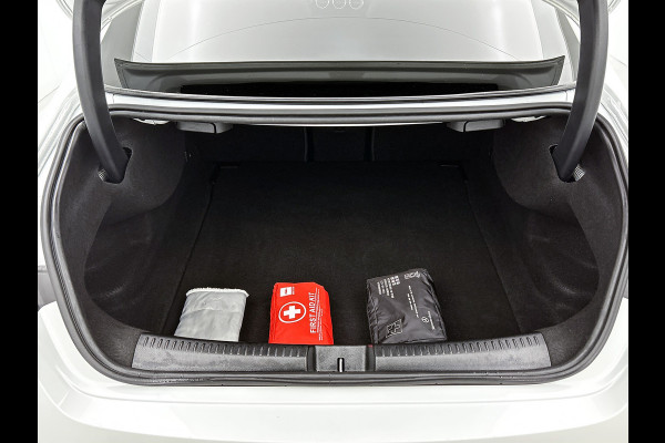 Mercedes-Benz CLA-Klasse 180 AMG Line Panoramadak | 5 spaaks lichtmetalen velgen MBUX wide screen | Navigatie | Parking support met camera achter | Inclusief 24 maanden Mercedes-Benz Certified garantie voor Europa. Mercedes-Benz CLA-Klasse 180 AMG Line Panoramadak | 5 spaaks lichtmetalen velgen MBUX wide screen | Navigatie | Parking support met camera achter | Inclusief 24 maanden Mercedes-Benz Certified garantie voor Europa.