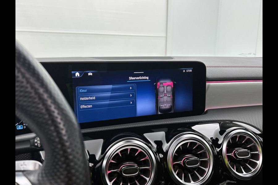 Mercedes-Benz CLA-Klasse 180 AMG Line Panoramadak | 5 spaaks lichtmetalen velgen MBUX wide screen | Navigatie | Parking support met camera achter | Inclusief 24 maanden Mercedes-Benz Certified garantie voor Europa. Mercedes-Benz CLA-Klasse 180 AMG Line Panoramadak | 5 spaaks lichtmetalen velgen MBUX wide screen | Navigatie | Parking support met camera achter | Inclusief 24 maanden Mercedes-Benz Certified garantie voor Europa.