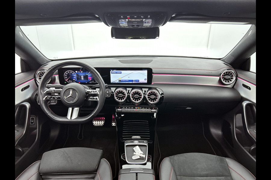 Mercedes-Benz CLA-Klasse 180 AMG Line Panoramadak | 5 spaaks lichtmetalen velgen MBUX wide screen | Navigatie | Parking support met camera achter | Inclusief 24 maanden Mercedes-Benz Certified garantie voor Europa. Mercedes-Benz CLA-Klasse 180 AMG Line Panoramadak | 5 spaaks lichtmetalen velgen MBUX wide screen | Navigatie | Parking support met camera achter | Inclusief 24 maanden Mercedes-Benz Certified garantie voor Europa.