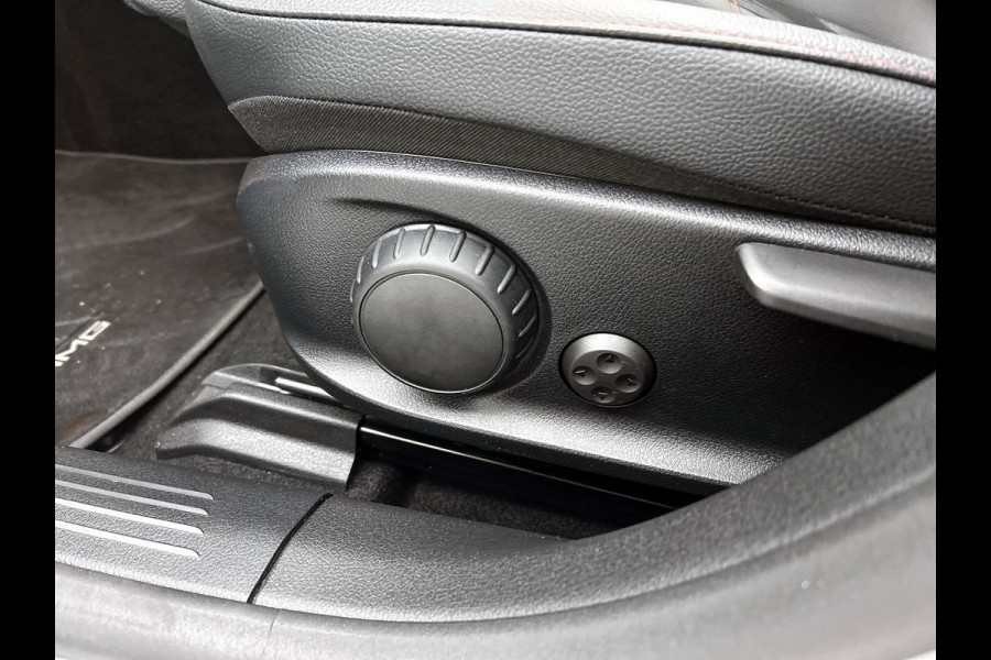 Mercedes-Benz CLA-Klasse 180 AMG Line Panoramadak | 5 spaaks lichtmetalen velgen MBUX wide screen | Navigatie | Parking support met camera achter | Inclusief 24 maanden Mercedes-Benz Certified garantie voor Europa. Mercedes-Benz CLA-Klasse 180 AMG Line Panoramadak | 5 spaaks lichtmetalen velgen MBUX wide screen | Navigatie | Parking support met camera achter | Inclusief 24 maanden Mercedes-Benz Certified garantie voor Europa.