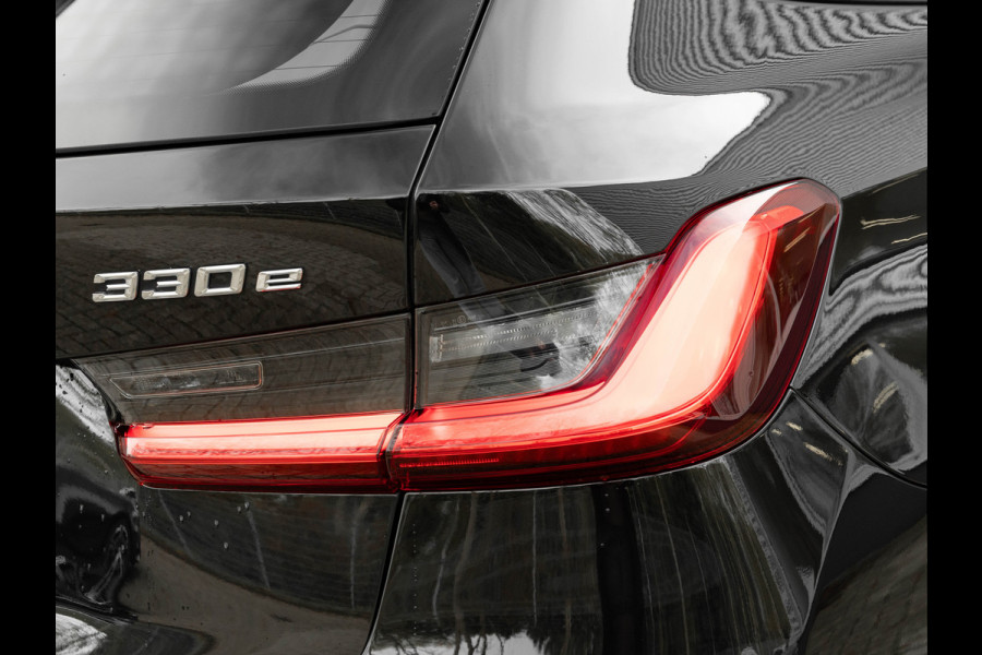 BMW 3 Serie Touring 330e xDrive - Panorama - ACC - Hifi - Sportstoelen - Stoelverwarming BMW 3 Serie Touring 330e xDrive - Panorama - ACC - Hifi - Sportstoelen - Stoelverwarming