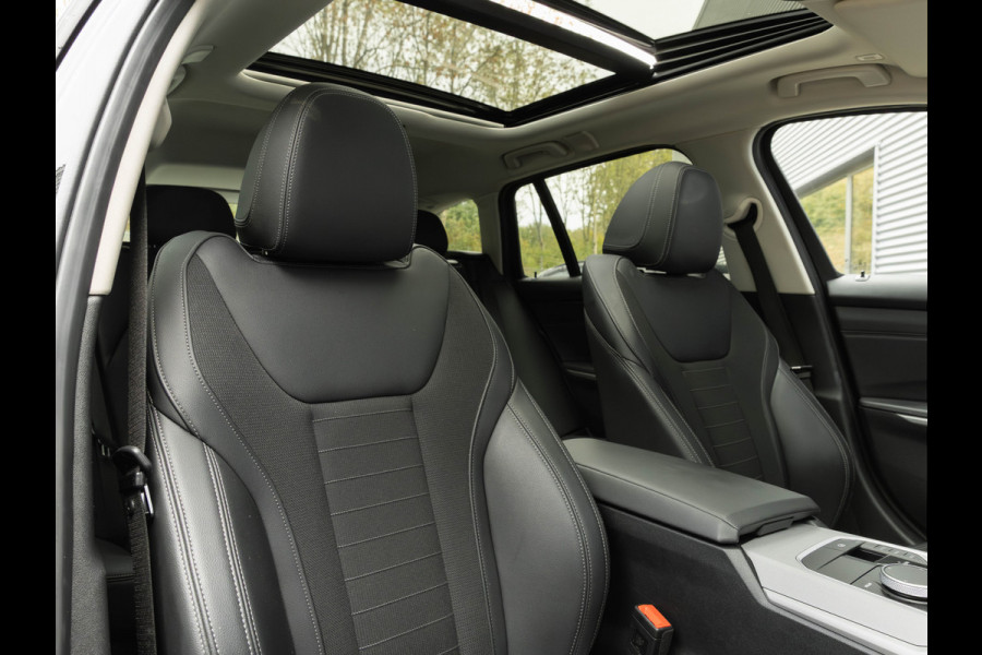 BMW 3 Serie Touring 330e xDrive - Panorama - ACC - Hifi - Sportstoelen - Stoelverwarming BMW 3 Serie Touring 330e xDrive - Panorama - ACC - Hifi - Sportstoelen - Stoelverwarming