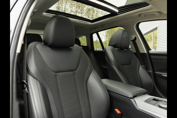 BMW 3 Serie Touring 330e xDrive - Panorama - ACC - Hifi - Sportstoelen - Stoelverwarming BMW 3 Serie Touring 330e xDrive - Panorama - ACC - Hifi - Sportstoelen - Stoelverwarming