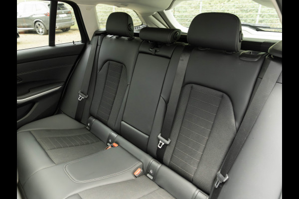 BMW 3 Serie Touring 330e xDrive - Panorama - ACC - Hifi - Sportstoelen - Stoelverwarming BMW 3 Serie Touring 330e xDrive - Panorama - ACC - Hifi - Sportstoelen - Stoelverwarming