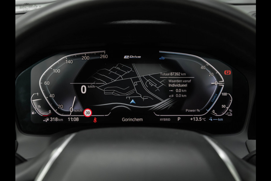 BMW 3 Serie Touring 330e xDrive - Panorama - ACC - Hifi - Sportstoelen - Stoelverwarming BMW 3 Serie Touring 330e xDrive - Panorama - ACC - Hifi - Sportstoelen - Stoelverwarming