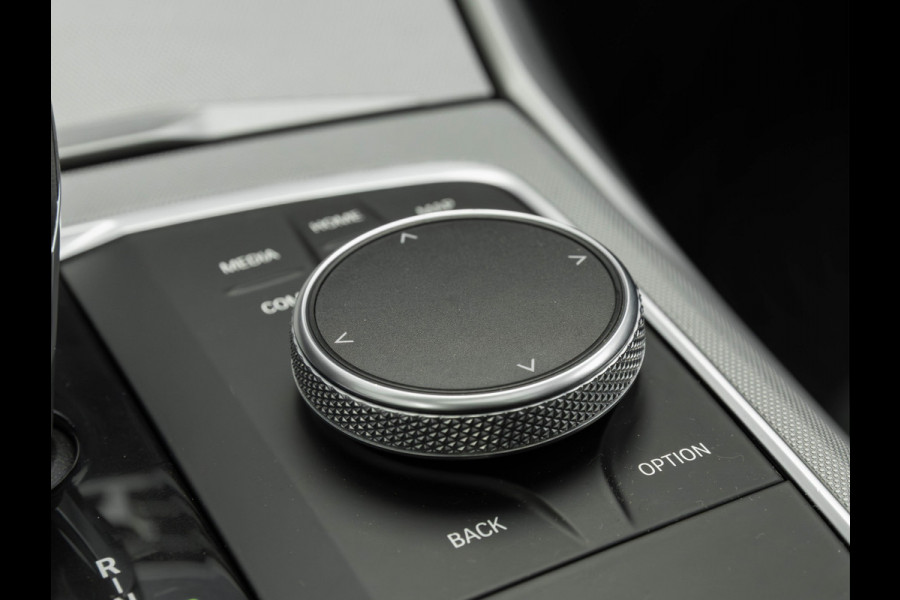 BMW 3 Serie Touring 330e xDrive - Panorama - ACC - Hifi - Sportstoelen - Stoelverwarming BMW 3 Serie Touring 330e xDrive - Panorama - ACC - Hifi - Sportstoelen - Stoelverwarming