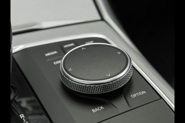 BMW 3 Serie Touring 330e xDrive - Panorama - ACC - Hifi - Sportstoelen - Stoelverwarming BMW 3 Serie Touring 330e xDrive - Panorama - ACC - Hifi - Sportstoelen - Stoelverwarming