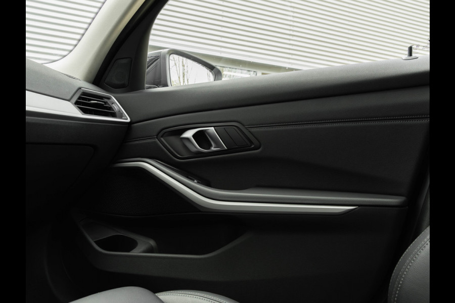 BMW 3 Serie Touring 330e xDrive - Panorama - ACC - Hifi - Sportstoelen - Stoelverwarming BMW 3 Serie Touring 330e xDrive - Panorama - ACC - Hifi - Sportstoelen - Stoelverwarming