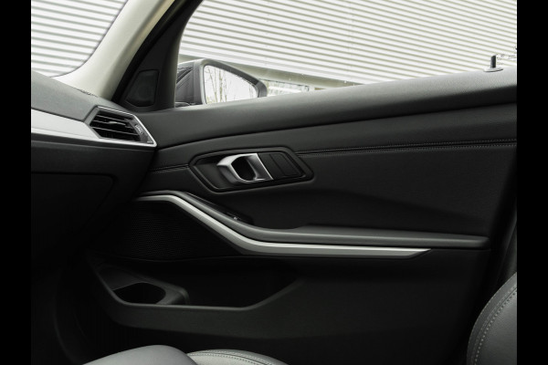 BMW 3 Serie Touring 330e xDrive - Panorama - ACC - Hifi - Sportstoelen - Stoelverwarming BMW 3 Serie Touring 330e xDrive - Panorama - ACC - Hifi - Sportstoelen - Stoelverwarming