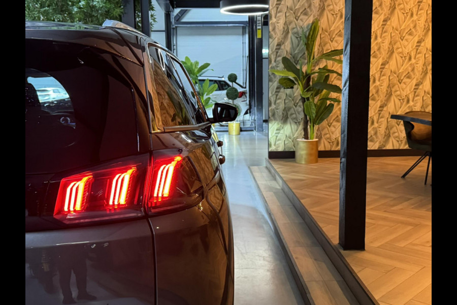 Peugeot 5008 1.2 PureTech Blue Lease Allure 7P. NAP Garantie Trekhaak Carplay Elek Achterklep Cruise Clima Navi Led Sfeer Rijklaar Peugeot 5008 1.2 PureTech Blue Lease Allure 7P. NAP Garantie Trekhaak Carplay Elek Achterklep Cruise Clima Navi Led Sfeer Rijklaar