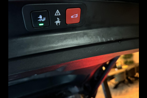 Peugeot 5008 1.2 PureTech Blue Lease Allure 7P. NAP Garantie Trekhaak Carplay Elek Achterklep Cruise Clima Navi Led Sfeer Rijklaar Peugeot 5008 1.2 PureTech Blue Lease Allure 7P. NAP Garantie Trekhaak Carplay Elek Achterklep Cruise Clima Navi Led Sfeer Rijklaar