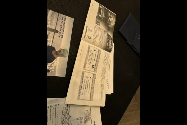 Peugeot 5008 1.2 PureTech Blue Lease Allure 7P. NAP Garantie Trekhaak Carplay Elek Achterklep Cruise Clima Navi Led Sfeer Rijklaar Peugeot 5008 1.2 PureTech Blue Lease Allure 7P. NAP Garantie Trekhaak Carplay Elek Achterklep Cruise Clima Navi Led Sfeer Rijklaar