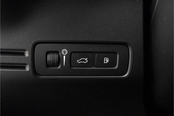 Volvo XC40 1.5 T4 Recharge Pano 360° Camera H/K CarPlay Volvo XC40 1.5 T4 Recharge Pano 360° Camera H/K CarPlay