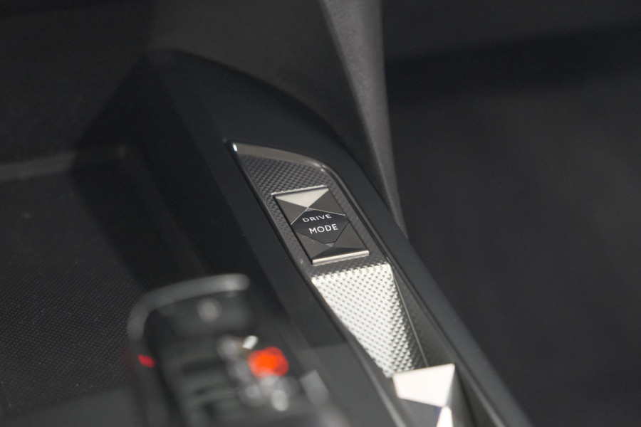 DS DS 3 Crossback E-Tense So Chic 50 kWh | 3 Fase | Camera | Dodehoekdetectie | Apple Carplay DS DS 3 Crossback E-Tense So Chic 50 kWh | 3 Fase | Camera | Dodehoekdetectie | Apple Carplay
